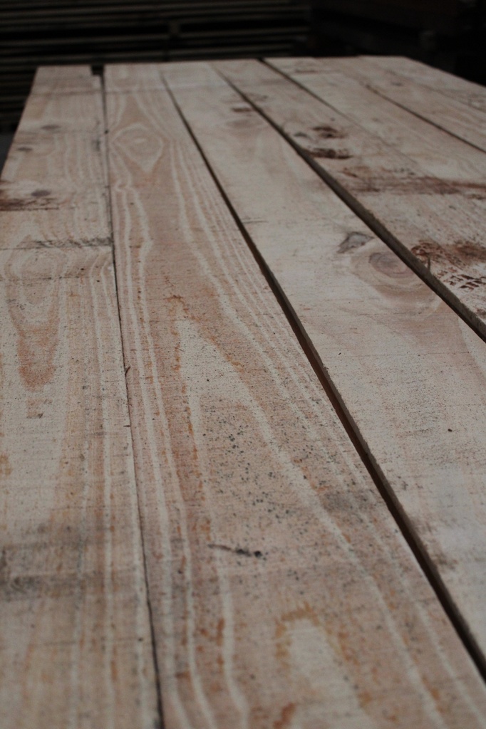 TABLAS DE OBRA PINO 1"x5"