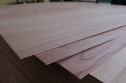 TERCIADO CEDRO LAMINADO 2,10*1,60 3 mm BB